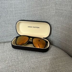LOUIS VUITTON SUNGLASSES black and gold